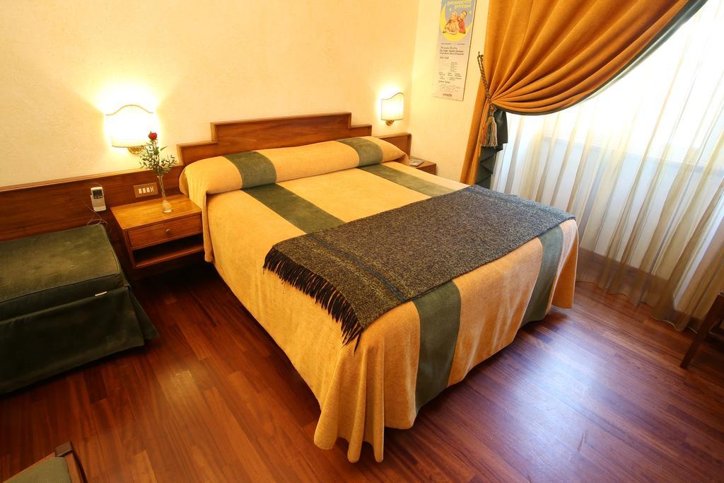 Al Colonnato Di San Pietro Bed & Breakfast Roma Exterior foto