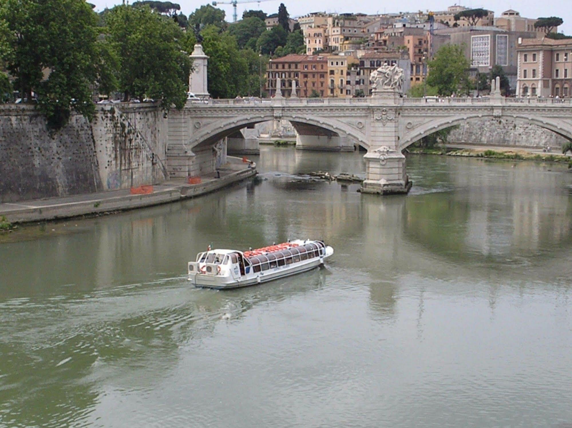 Al Colonnato Di San Pietro Bed & Breakfast Roma Exterior foto